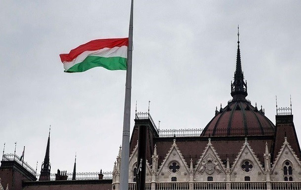 Венгрия продолжает блокировать эмбарго на нефть РФ