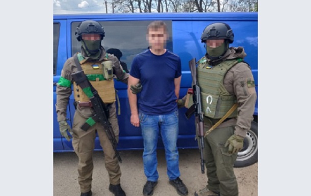 У Харкові затримано поліцейського, який передавав окупантам дані про ЗСУ