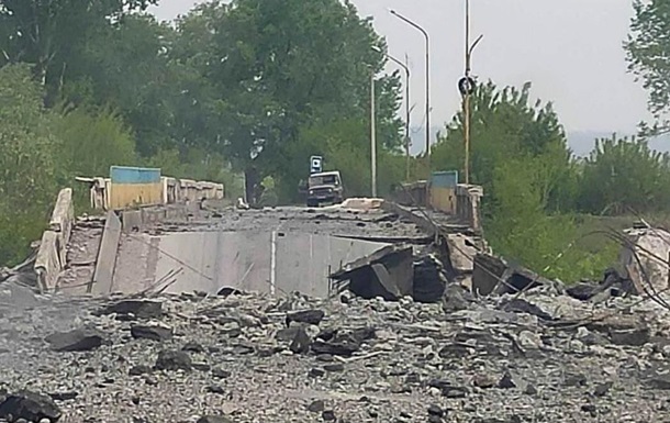 Shelling in Luhansk region: bridge and 60 houses destroyed