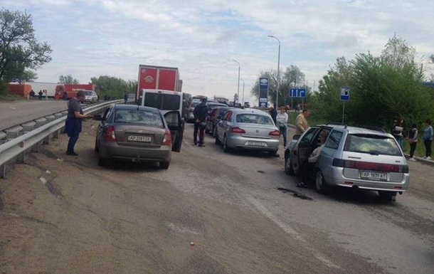 Военные РФ пропустили эвакуационную колонну из Мариуполя