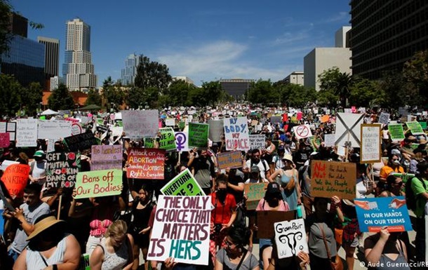 У США пройшли багатотисячні протести прибічників права на аборт