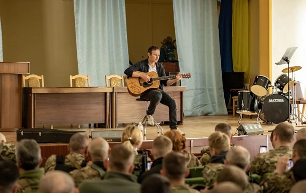 Вакарчук дав таємний концерт для ЗСУ на Луганщині