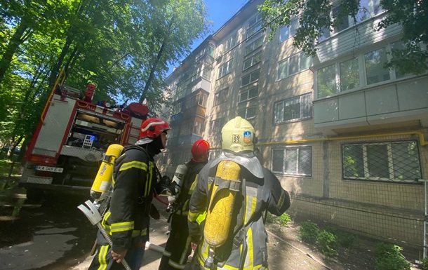 В Киеве загорелась пятиэтажка