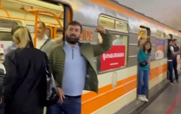 Протестувальники в Єревані заблокували роботу метро