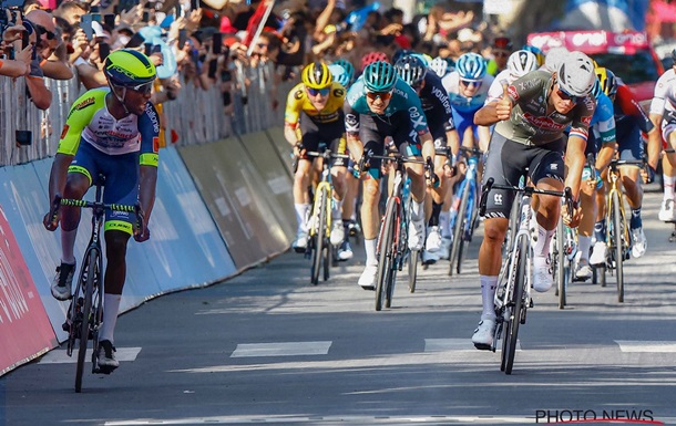 Велосипедист закончил выступления на Джиро из-за нелепой травмы