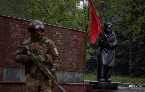 Глава Мінкульту застеріг журналістів іноЗМІ від участі у прес-турах РФ