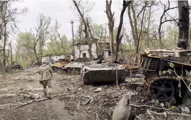 З`явилося відео могильника танків РФ, розбитих біля річки Сіверський Донець