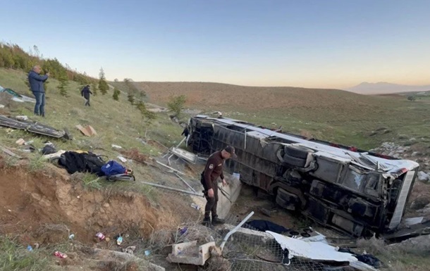 У Туреччині перекинувся автобус зі студентами, понад 40 постраждалих