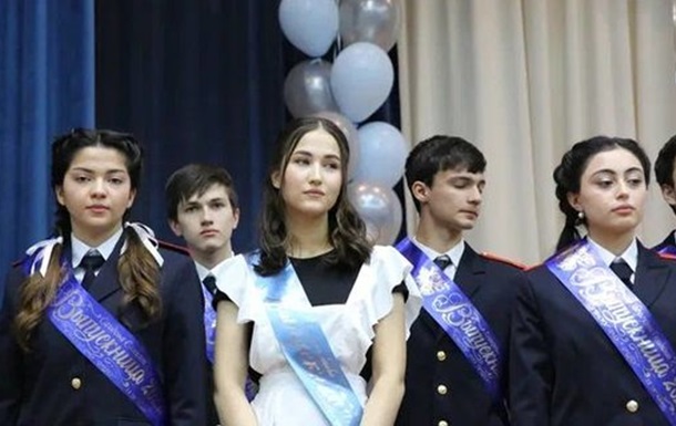 У Дагестані на шкільній лінійці вигукнули `Путін - чорт!`