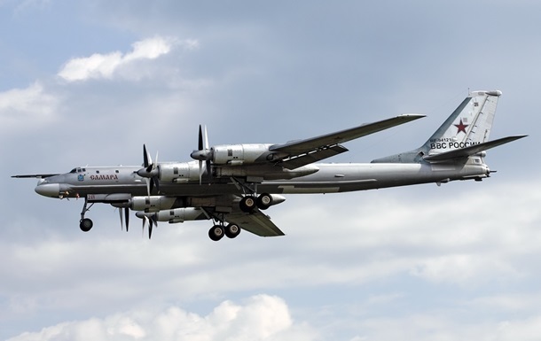 Літаки Росії та КНР здійснили політ під час візиту Байдена до Японії
