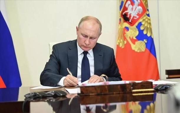 Putin simplified the issuance of Russian passports to residents of the two regions of Ukraine