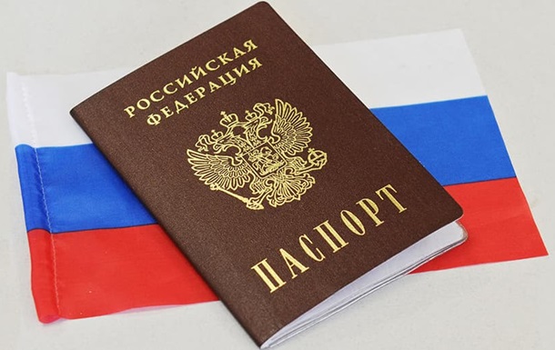 Маріупольцям почали видавати паспорти РФ – радник мера