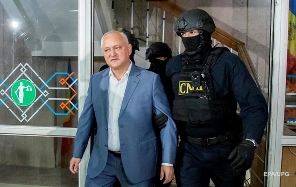 Суд в Молдове отправил под арест Додона