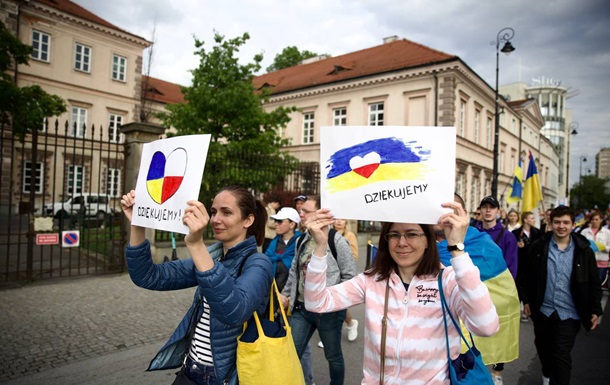 Українці у Варшаві провели марш подяки польському народу