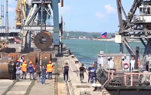 Оккупанты проводят  национализацию  кораблей в порту Мариуполя