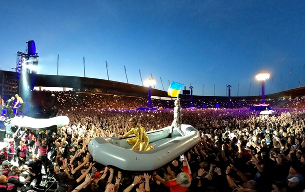 Rammstein на концерте в Цюрихе развернула флаг Украины