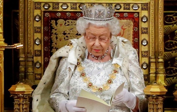 70 років з елегантністю на троні: гардероб Єлизавети ІІ