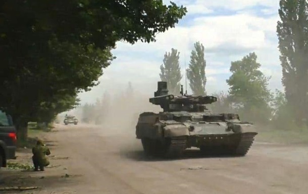 Росіяни кидають у бій  Термінатори : 4 БМПТ помічені поблизу Комишувахи на Луган