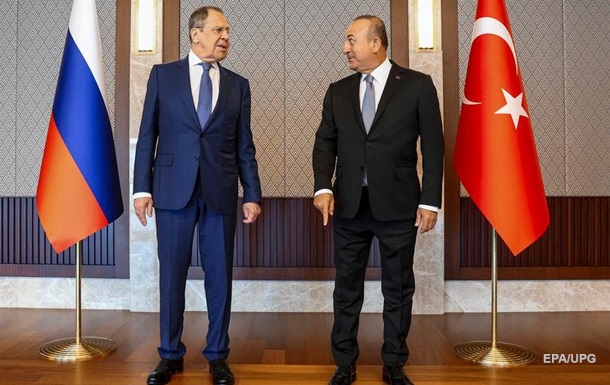 Туреччина та РФ ведуть переговори про зернові коридори