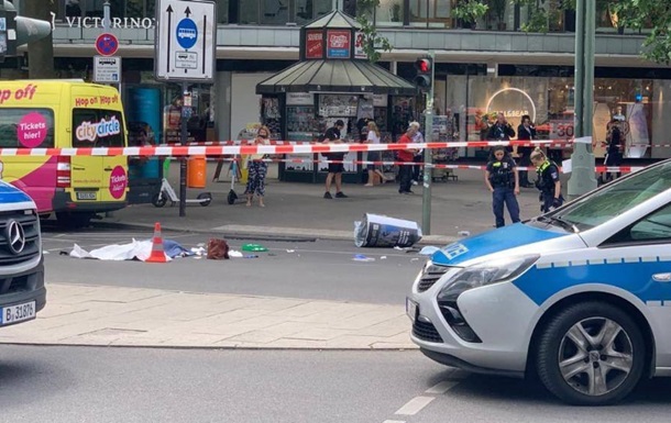 В Берлине авто въехало в прохожих, есть жертвы