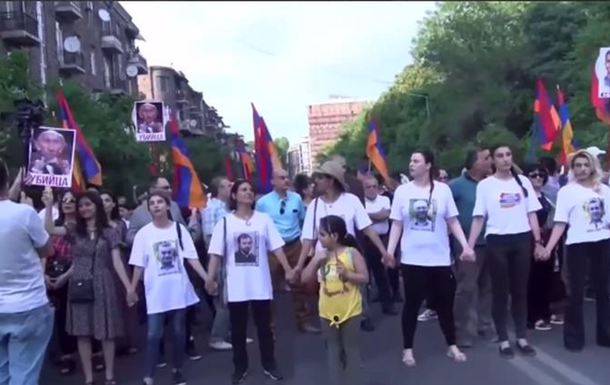 Лаврова зустріли у Єревані мітингом протесту
