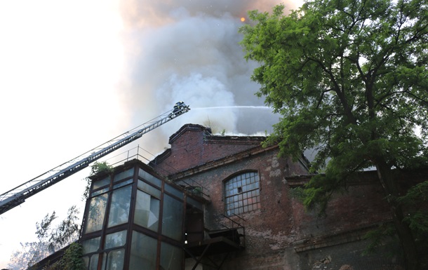 Пожар на заводе в Харькове тушили более семи часов