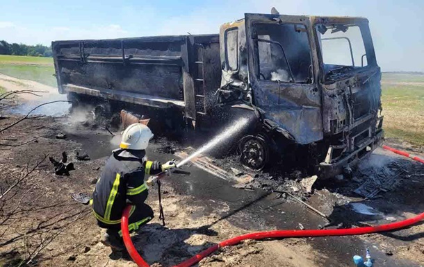 На Киевщине грузовик подорвался на мине