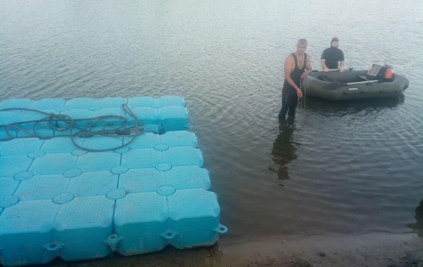На Кіровоградщині потонуло авто з людьми
