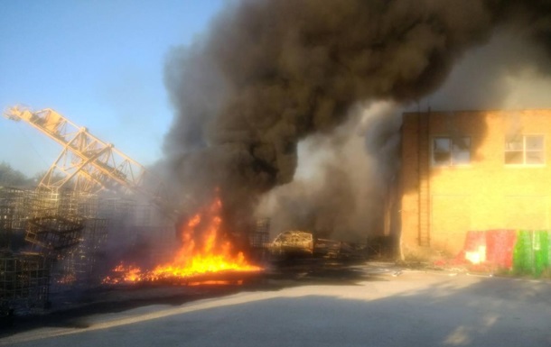 На химзаводе в Запорожской области произошел крупный пожар