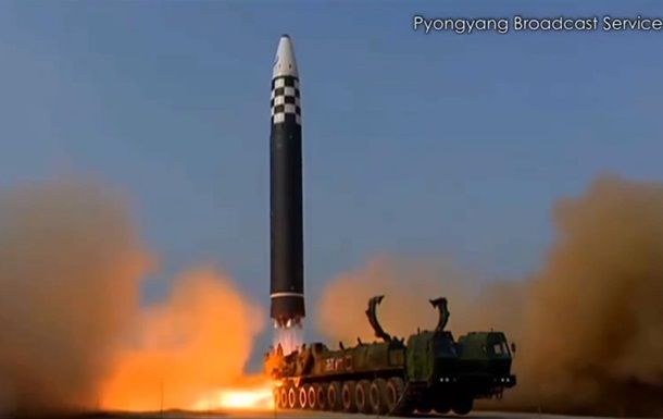 КНДР впервые показала запуск ракеты Хвасон-17