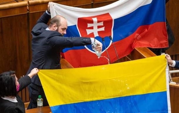 Проросійська партія «Наша Словаччина» втратила довіру Уряду Словаччини.