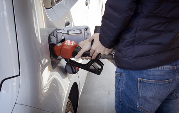 США можуть запровадити субсидії на купівлю пального для незаможних