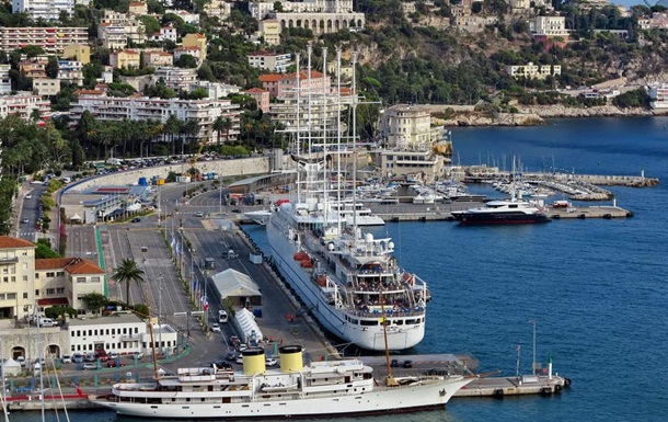 Cruise ship kicked out of Nice port for noise and smoke