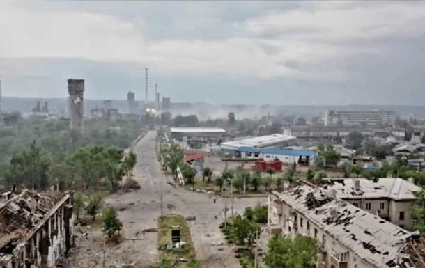 Військові РФ обстріляли будівлю Азоту - Гайдай