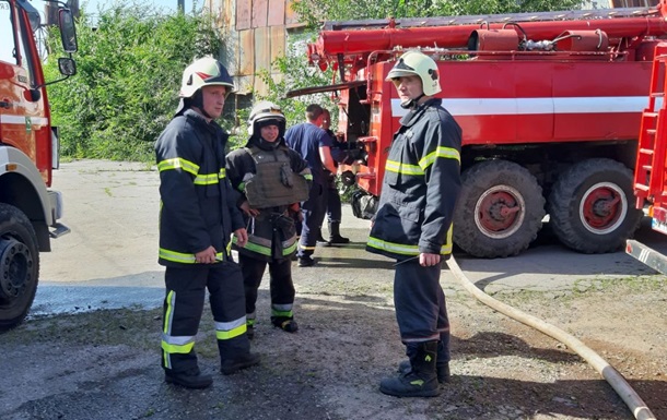 На Харківщині третю добу гасять велику пожежу