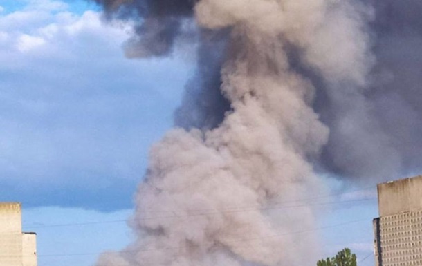На відео потрапила пожежа на складі боєприпасів РФ