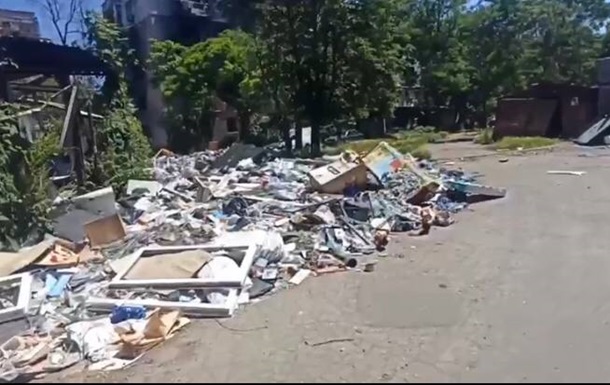 Nine tons of garbage lie on the streets of Mariupol - mayor