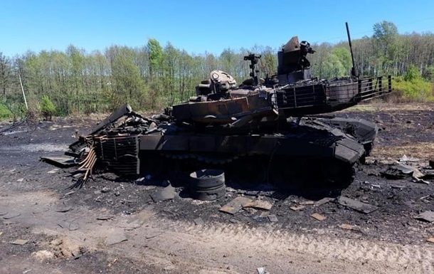 Украинские военные уничтожили на юге танки РФ и склады с боеприпасами