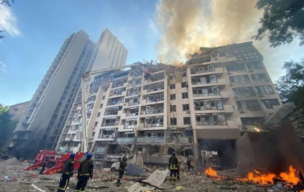Удар по Киеву: ракета попала в девятиэтажку