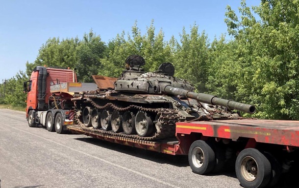 Российские танки в Варшаве: полякам покажут разбитую технику РФ