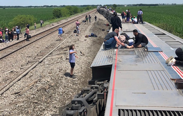 У США пасажирський поїзд зійшов із колії, є жертви