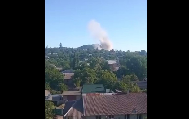 На Луганщині горить військова частина окупантів