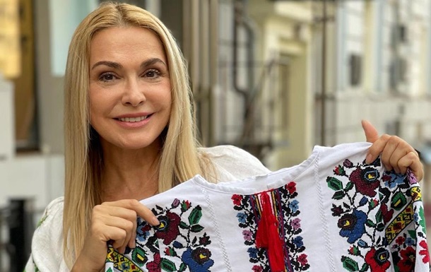 Сумська продає вишиванку для допомоги Україні