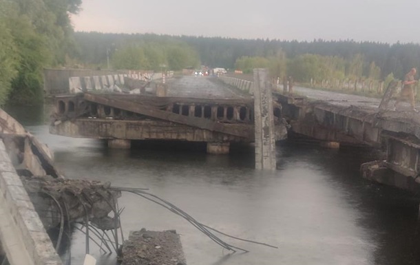Под Киевом из-за удара молнии рухнул мост, есть жертвы