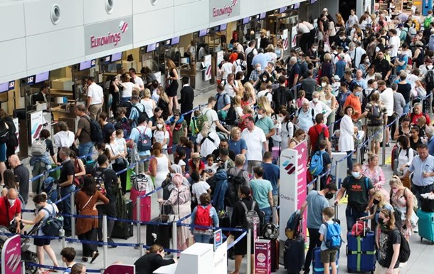 Хаос у європейських аеропортах: літній сезон під загрозою зриву