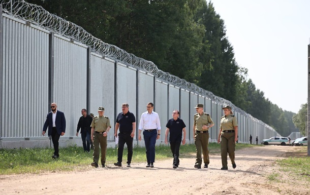 Польща добудувала паркан на кордоні з Білоруссю