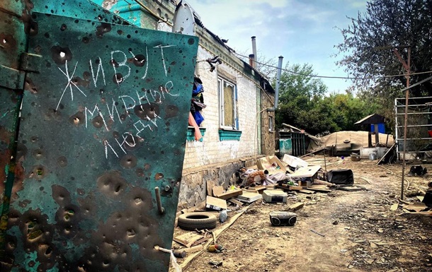 Оккупанты в Лисичанске уничтожают дом за домом - Гайдай