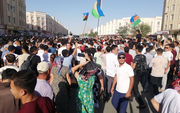 В Узбекистане проходят массовые протесты против изменений в Конституции
