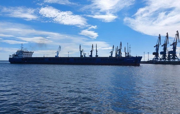 Турция задержала корабль с краденым украинским зерном