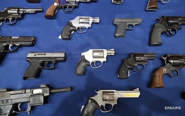 Украинцам разрешат покупать пистолеты